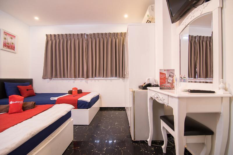 Reddoorz @ Bui Vien Walking Street 3 Khách sạn TP. Hồ Chí Minh